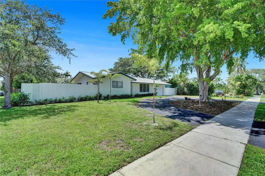 5101 NE 27th Avenue Lighthouse Point FL 33064