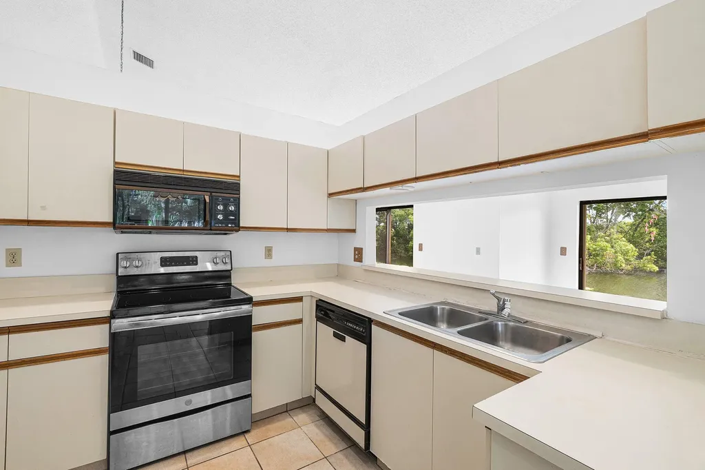 9297 Laurel Green Drive Boynton Beach FL 33437
