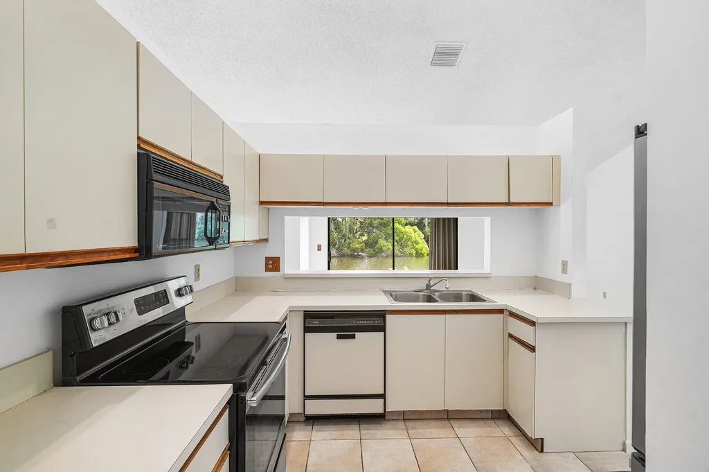9297 Laurel Green Drive Boynton Beach FL 33437