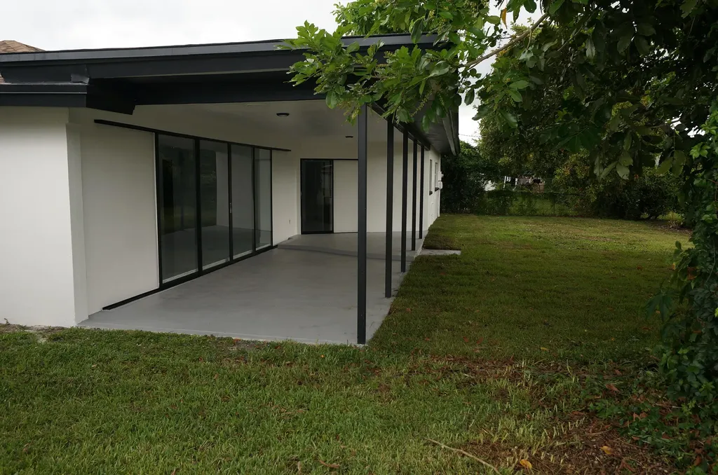 1513 39th Street West Palm Beach FL 33407