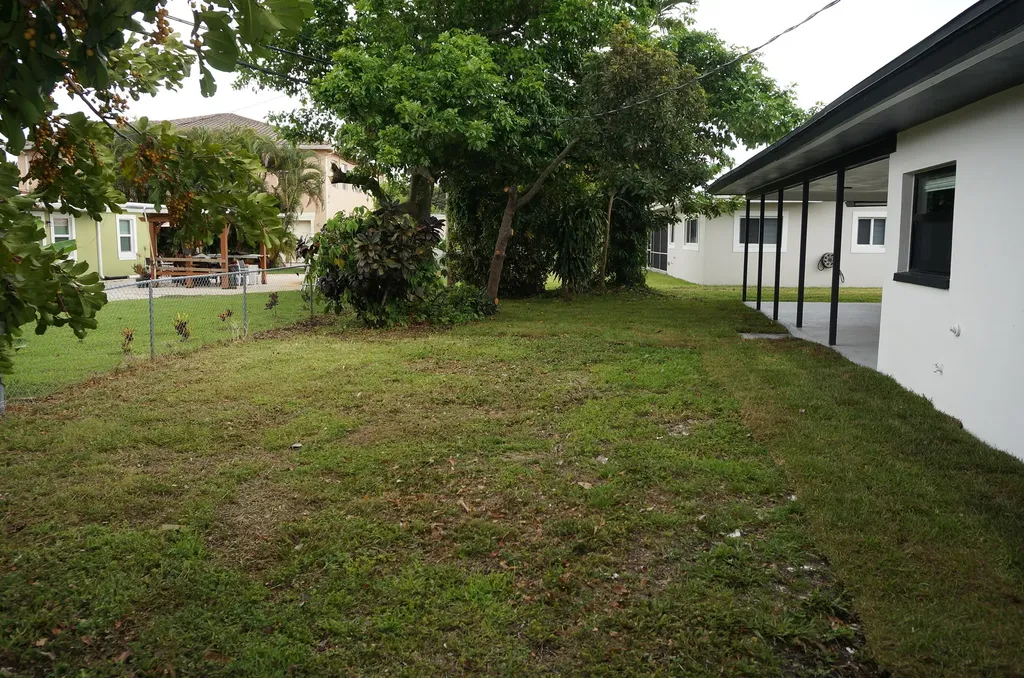 1513 39th Street West Palm Beach FL 33407