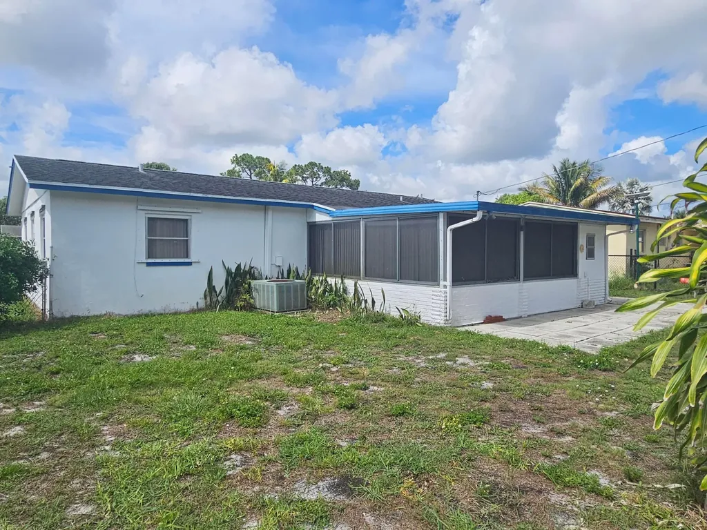5531 S 37th Street Greenacres FL 33463