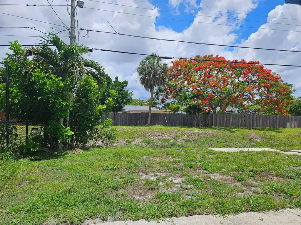 5531 S 37th Street Greenacres FL 33463