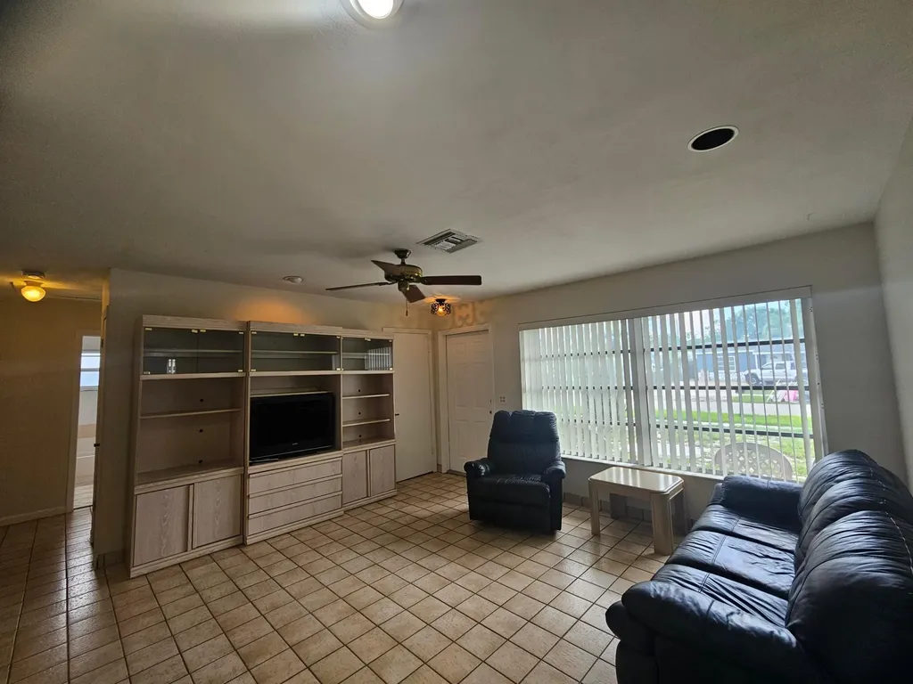 5531 S 37th Street Greenacres FL 33463