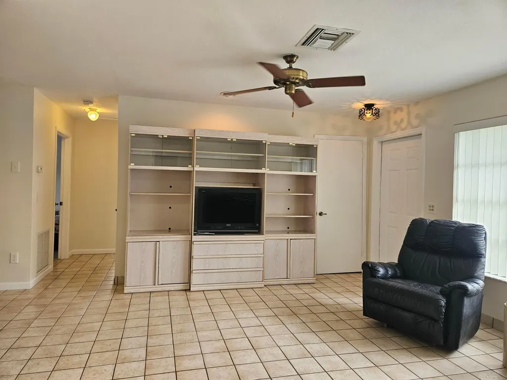 5531 S 37th Street Greenacres FL 33463