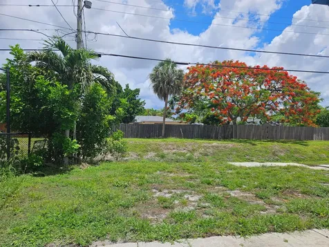 5531 S 37th Street Greenacres FL 33463