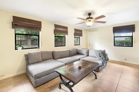 713 NE 35th Street Oakland Park FL 33334