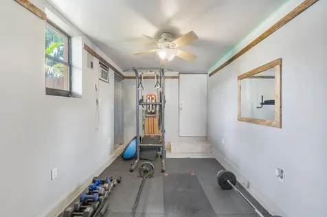 713 NE 35th Street Oakland Park FL 33334