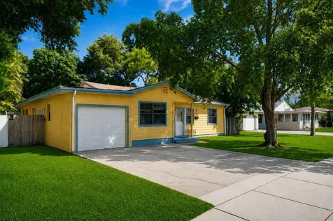 713 NE 35th Street Oakland Park FL 33334