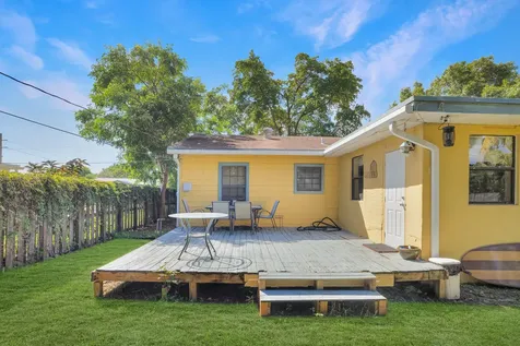 713 NE 35th Street Oakland Park FL 33334