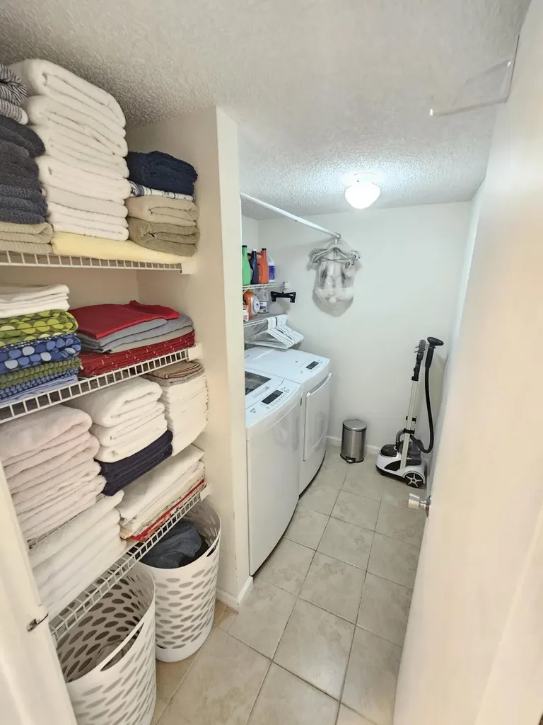 1412 SW 110th Way Davie FL 33324