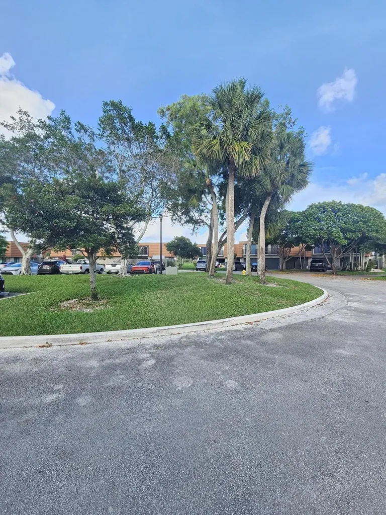 1412 SW 110th Way Davie FL 33324