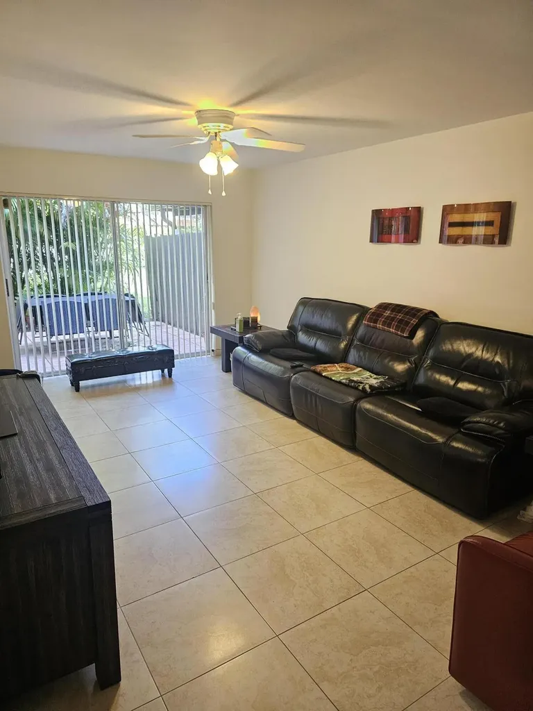 1412 SW 110th Way Davie FL 33324
