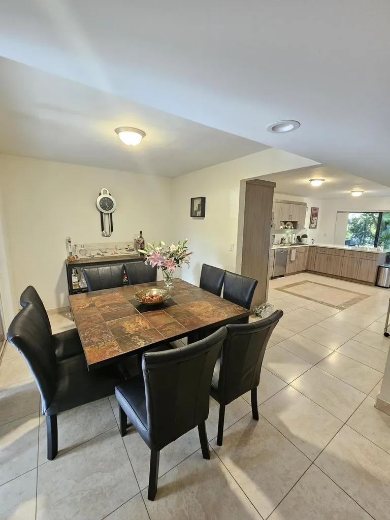 1412 SW 110th Way Davie FL 33324