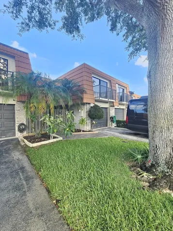 1412 SW 110th Way Davie FL 33324