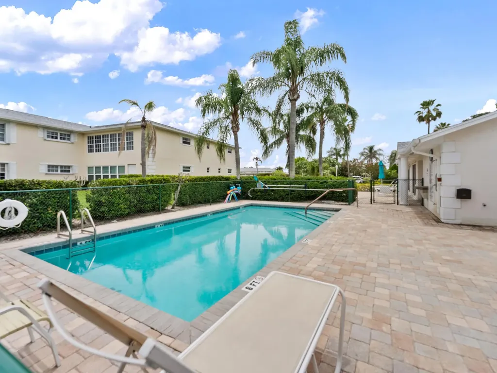 625 W Lake Jasmine Circle Vero Beach FL 32962