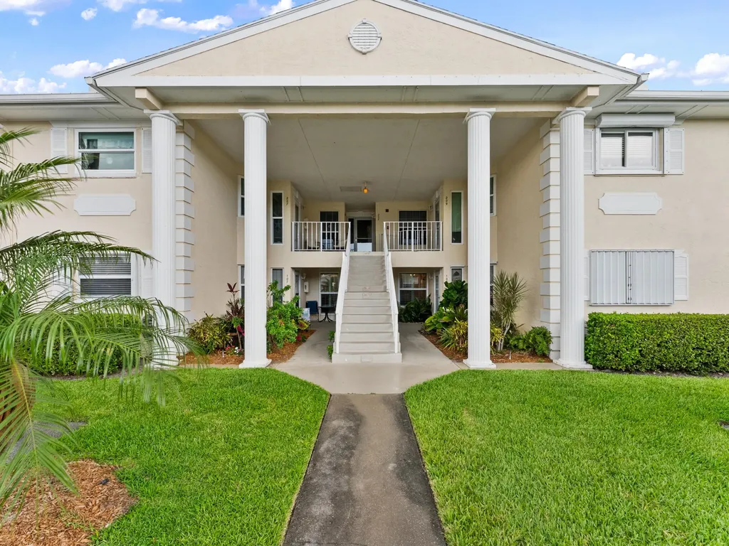 625 W Lake Jasmine Circle Vero Beach FL 32962