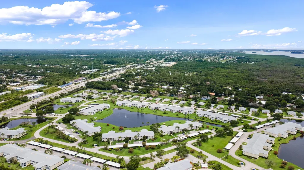 625 W Lake Jasmine Circle Vero Beach FL 32962