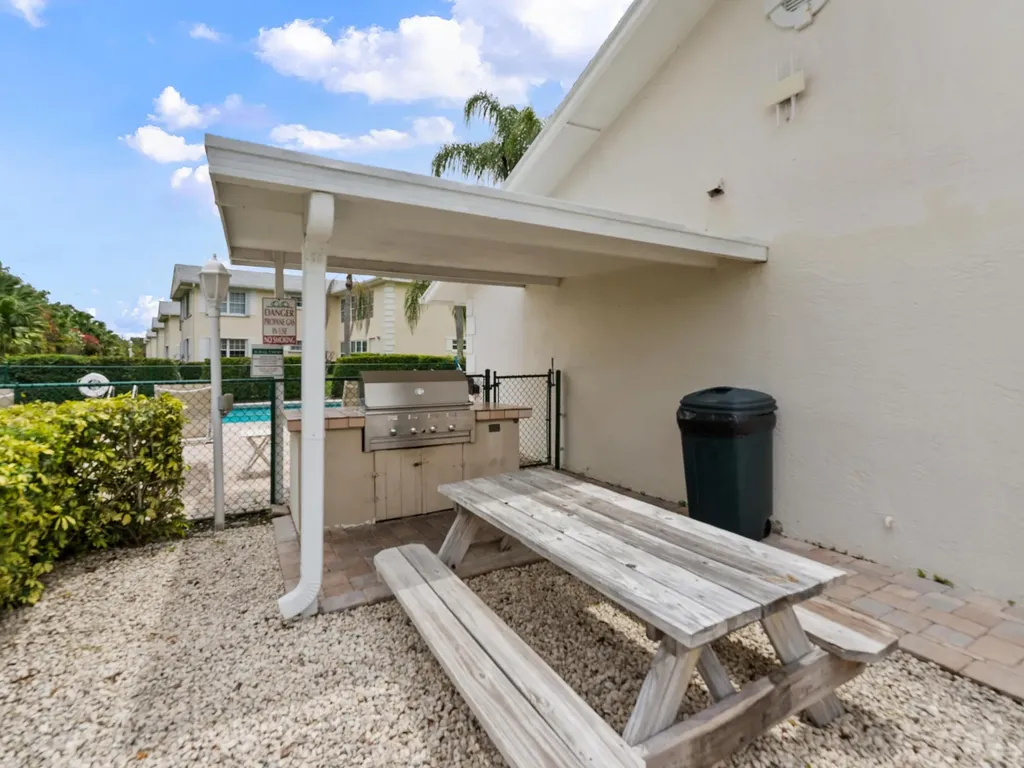 625 W Lake Jasmine Circle Vero Beach FL 32962