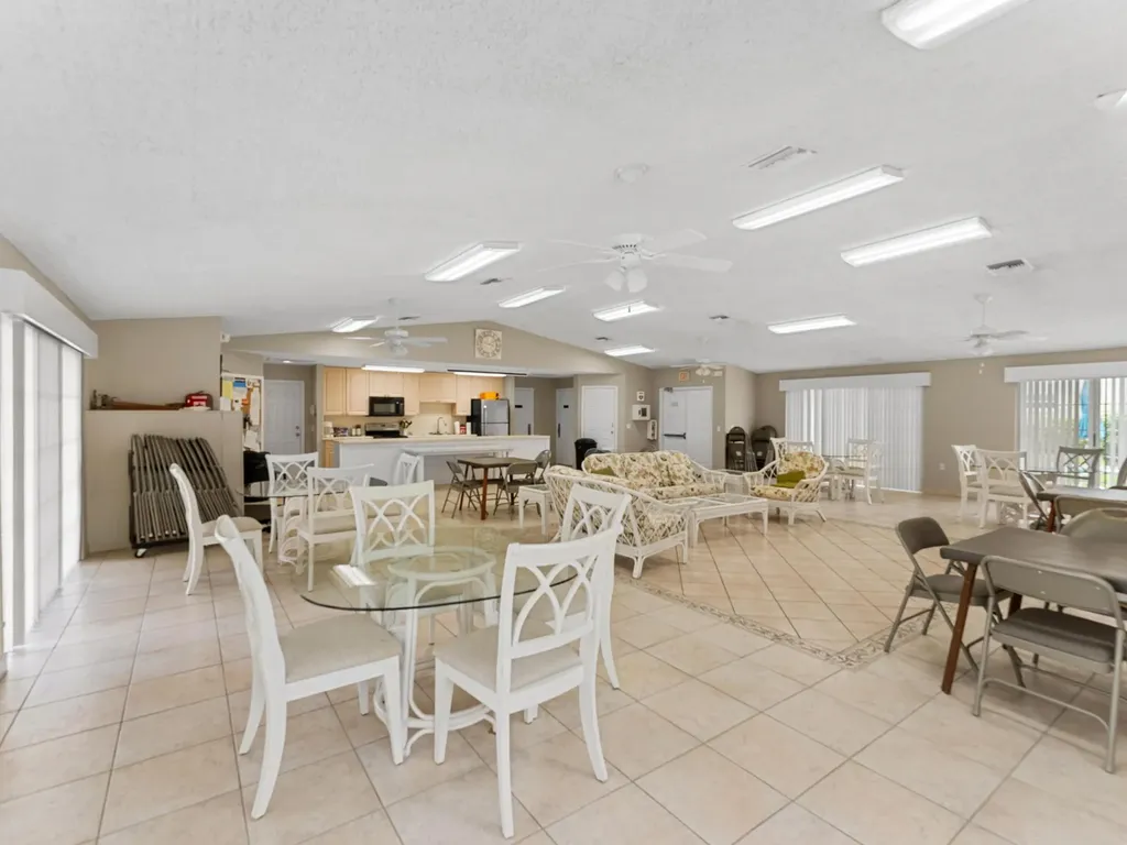 625 W Lake Jasmine Circle Vero Beach FL 32962