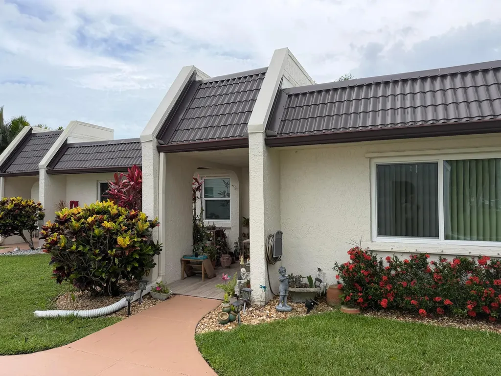 212 Lake Susan Lane West Palm Beach FL 33411