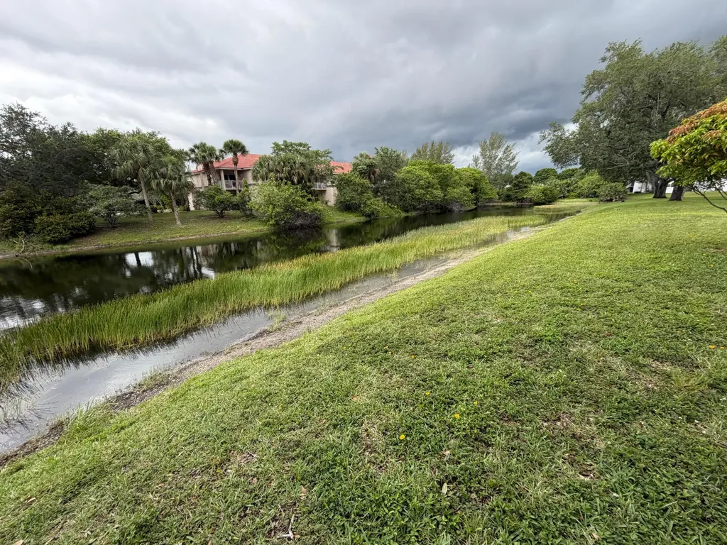 212 Lake Susan Lane West Palm Beach FL 33411