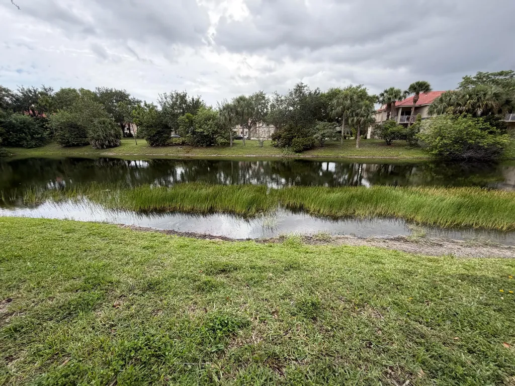 212 Lake Susan Lane West Palm Beach FL 33411