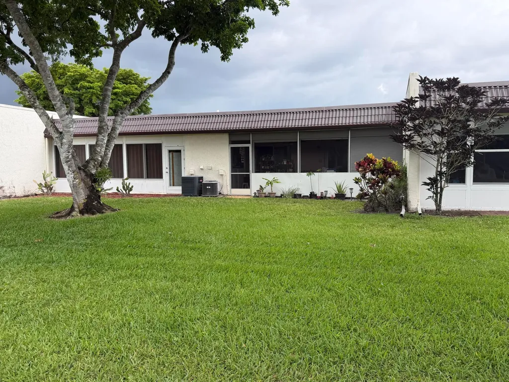 212 Lake Susan Lane West Palm Beach FL 33411