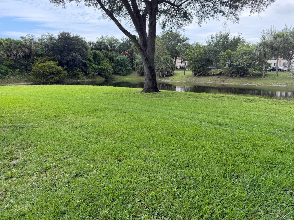 212 Lake Susan Lane West Palm Beach FL 33411