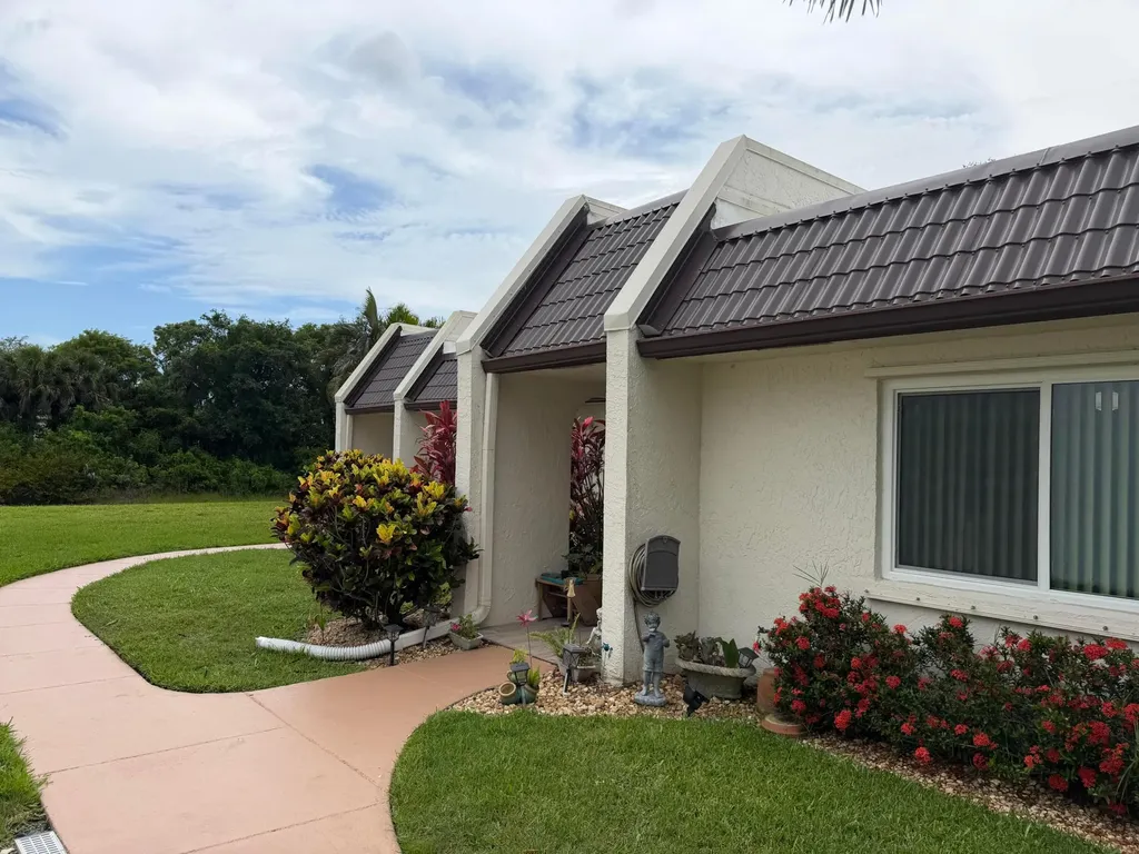 212 Lake Susan Lane West Palm Beach FL 33411