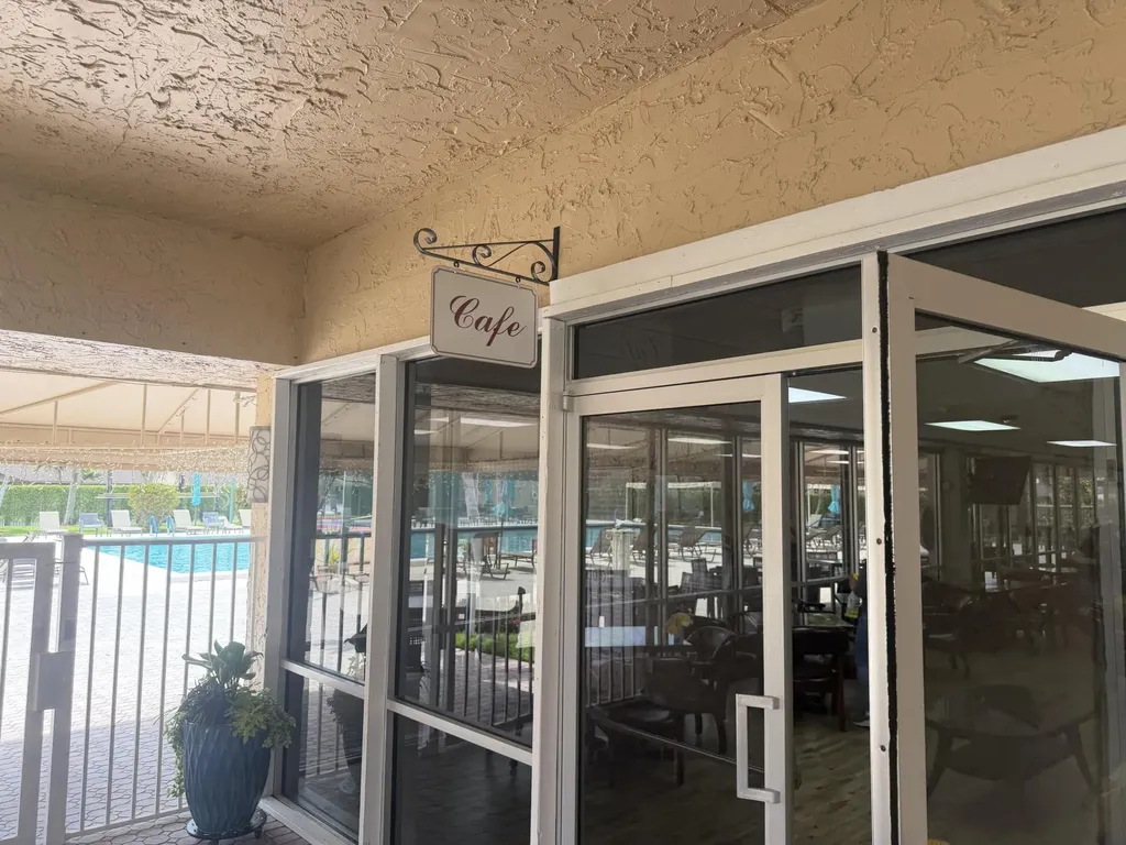 212 Lake Susan Lane West Palm Beach FL 33411