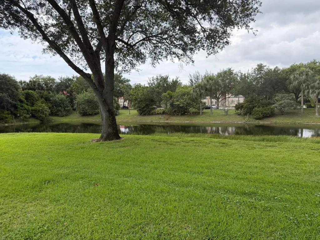 212 Lake Susan Lane West Palm Beach FL 33411