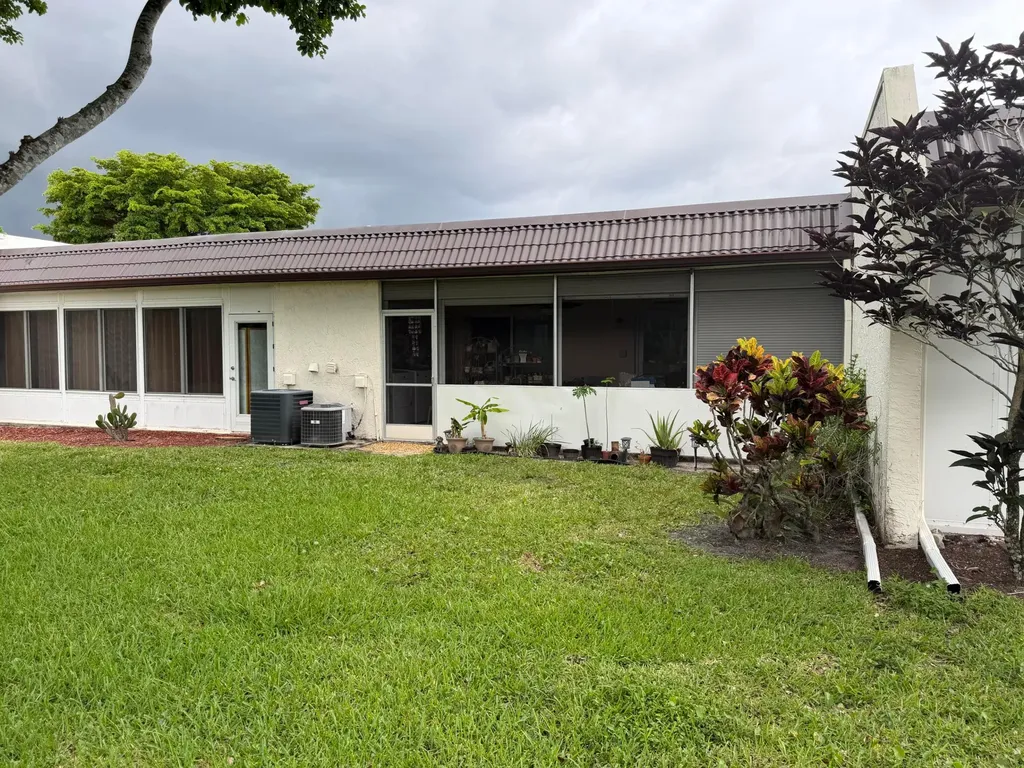 212 Lake Susan Lane West Palm Beach FL 33411