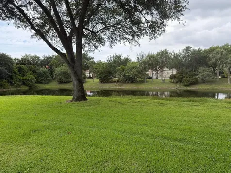 212 Lake Susan Lane West Palm Beach FL 33411
