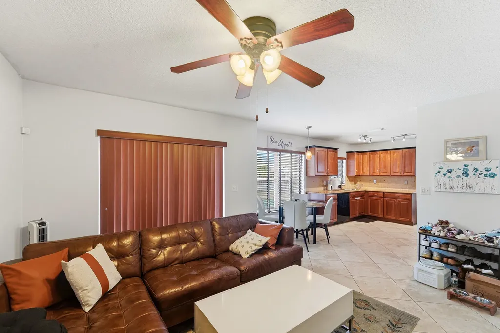 3275 NW 122nd Avenue Sunrise FL 33323