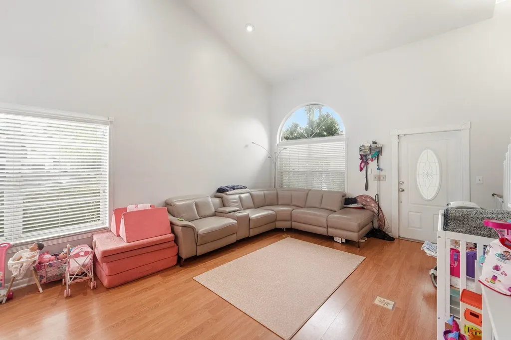 3275 NW 122nd Avenue Sunrise FL 33323