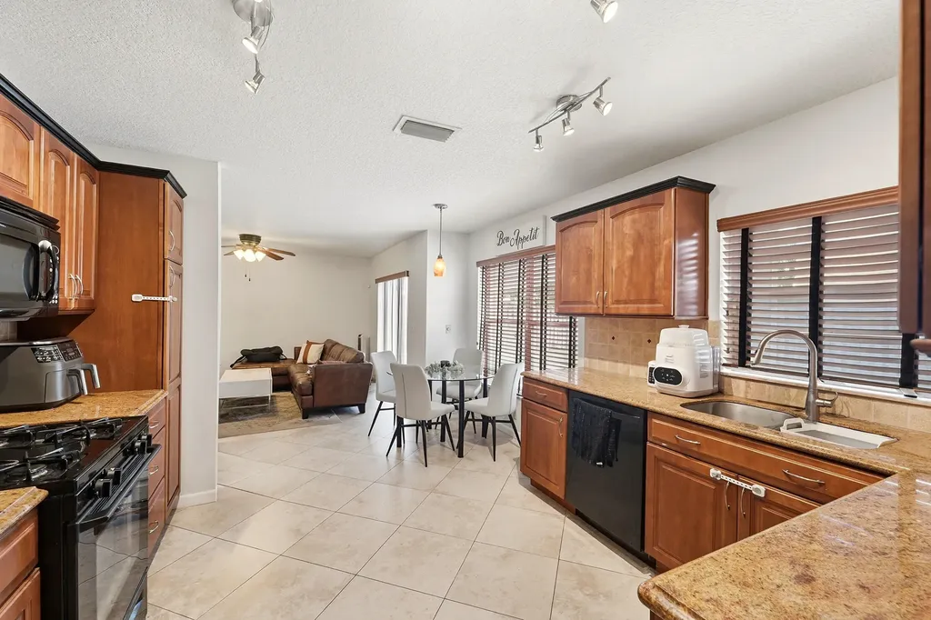 3275 NW 122nd Avenue Sunrise FL 33323