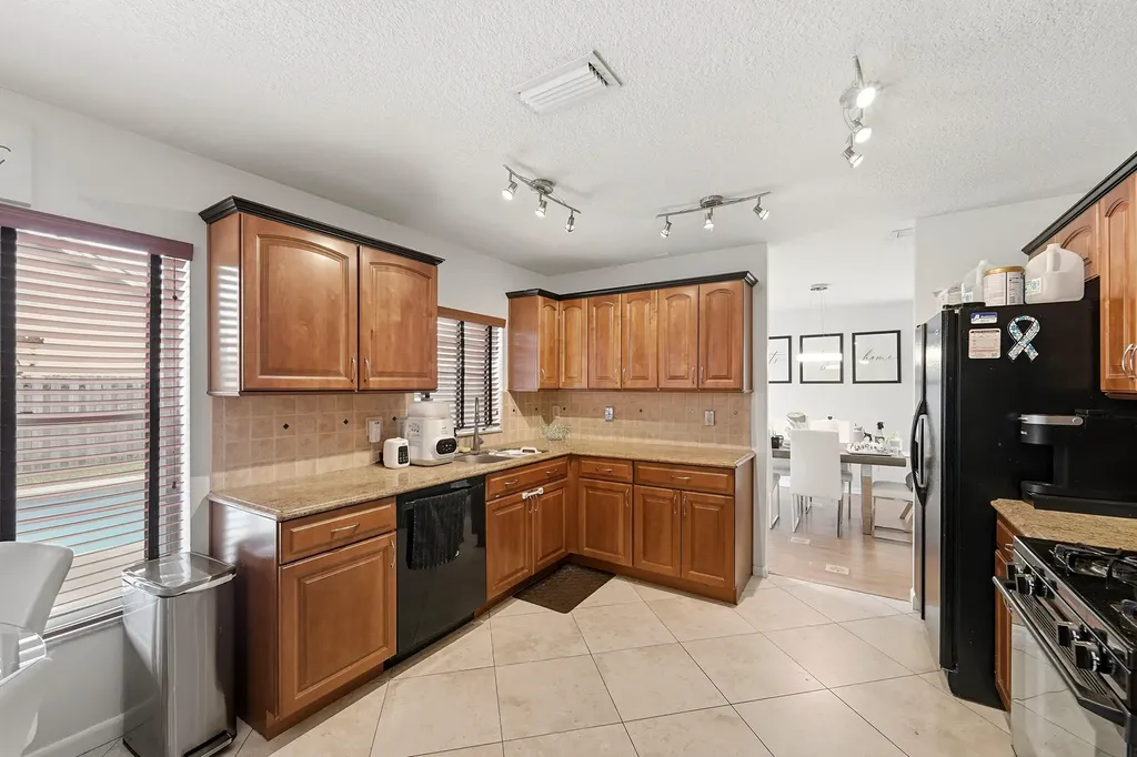 3275 NW 122nd Avenue Sunrise FL 33323