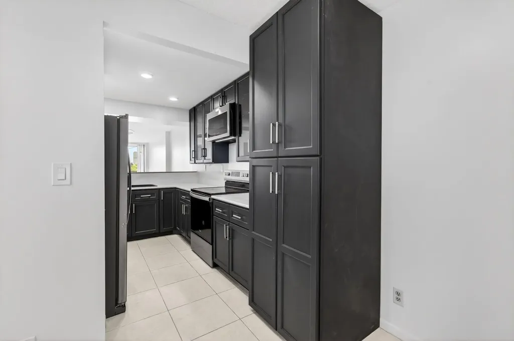 12 Royal Palm Way Boca Raton FL 33432