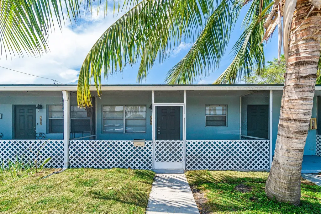 504 9th Avenue N Lake Worth Beach FL 33460