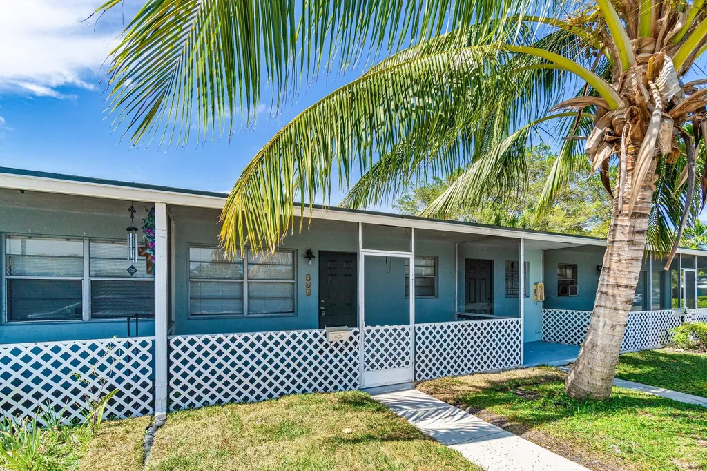 504 9th Avenue N Lake Worth Beach FL 33460