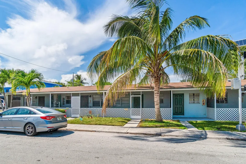 504 9th Avenue N Lake Worth Beach FL 33460