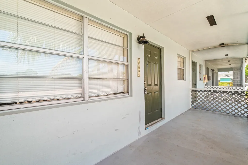 504 9th Avenue N Lake Worth Beach FL 33460