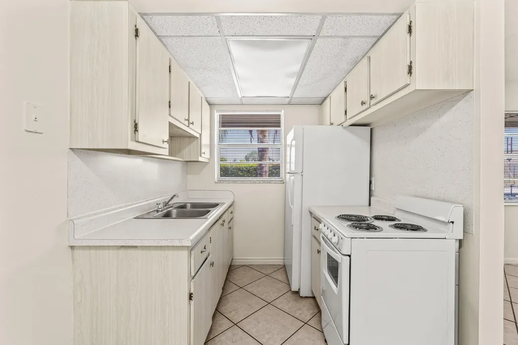 504 9th Avenue N Lake Worth Beach FL 33460