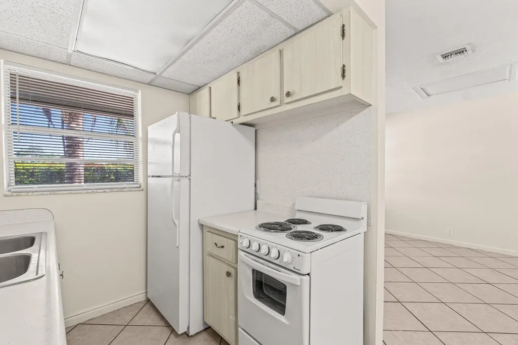 504 9th Avenue N Lake Worth Beach FL 33460
