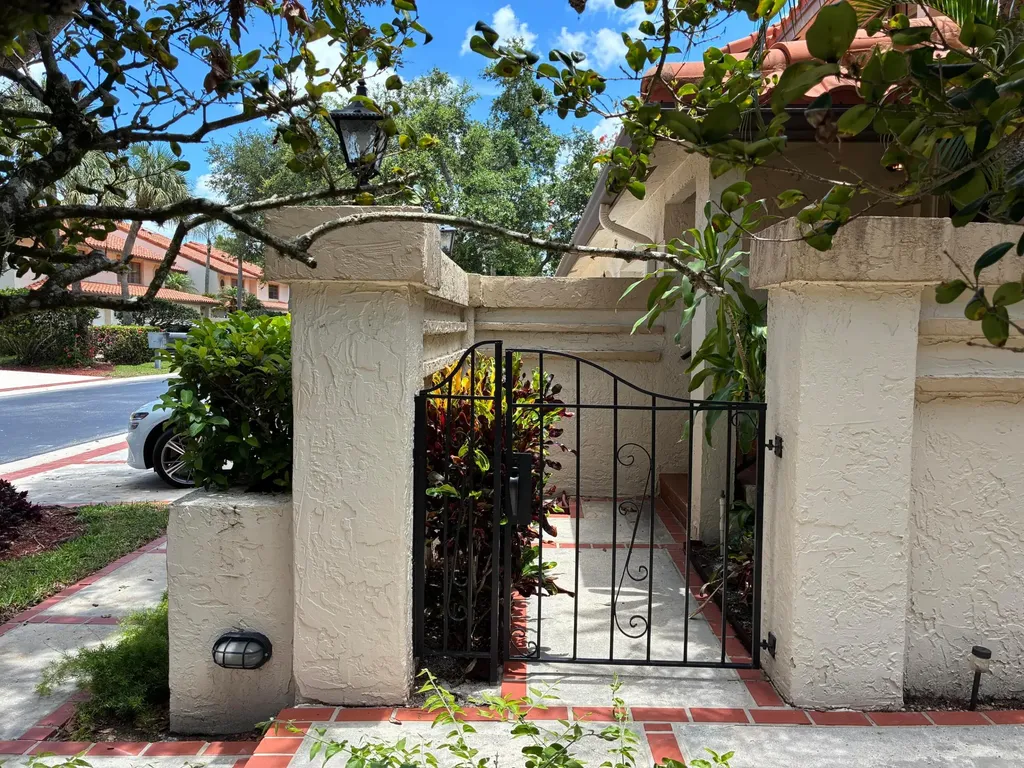 7895 La Mirada Drive Boca Raton FL 33433