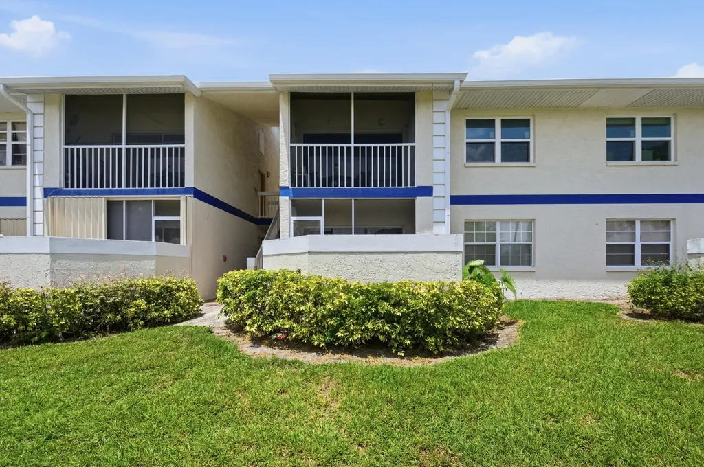 1530 SE Royal Green Circle Port St Lucie FL 34952