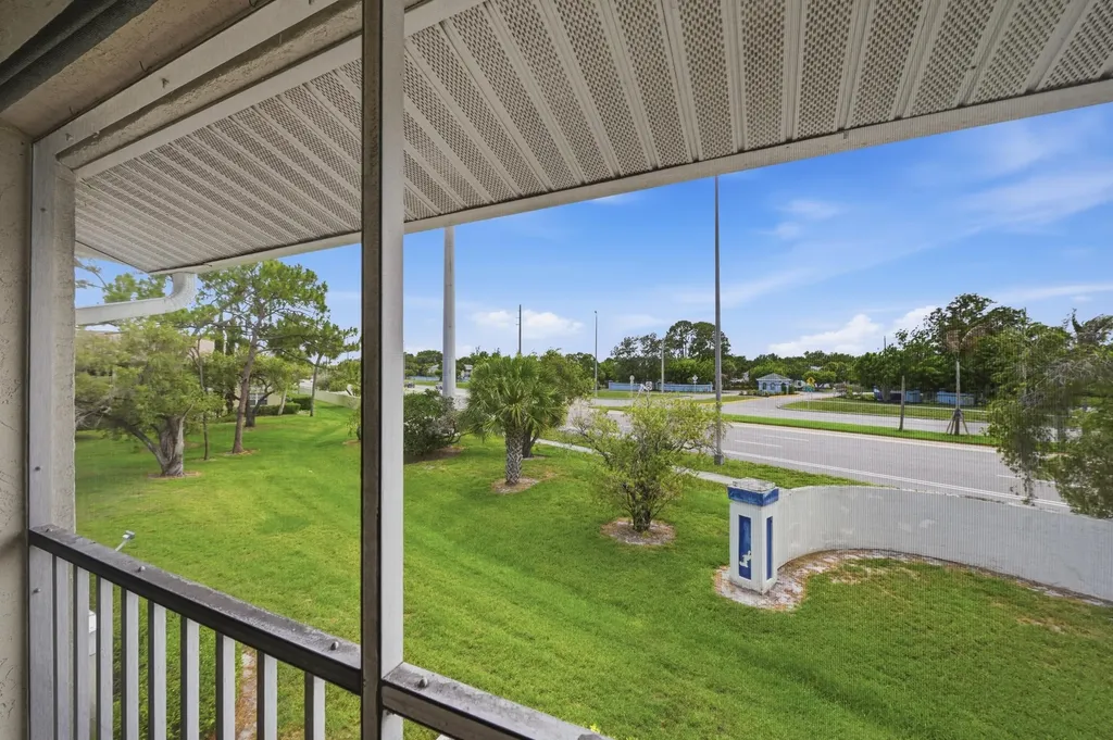 1530 SE Royal Green Circle Port St Lucie FL 34952
