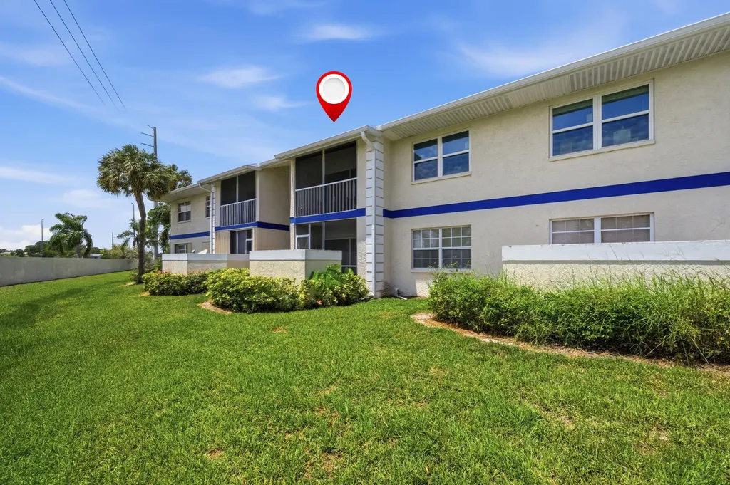 1530 SE Royal Green Circle Port St Lucie FL 34952