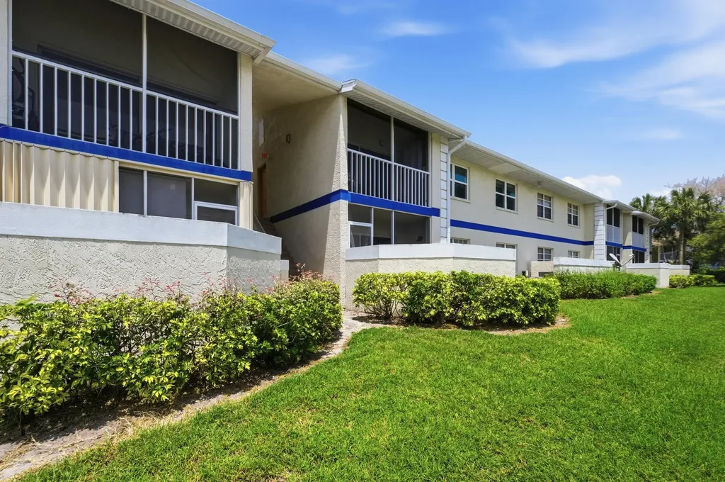 1530 SE Royal Green Circle Port St Lucie FL 34952